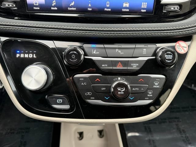 Used 2024 Chrysler Pacifica Select image 24