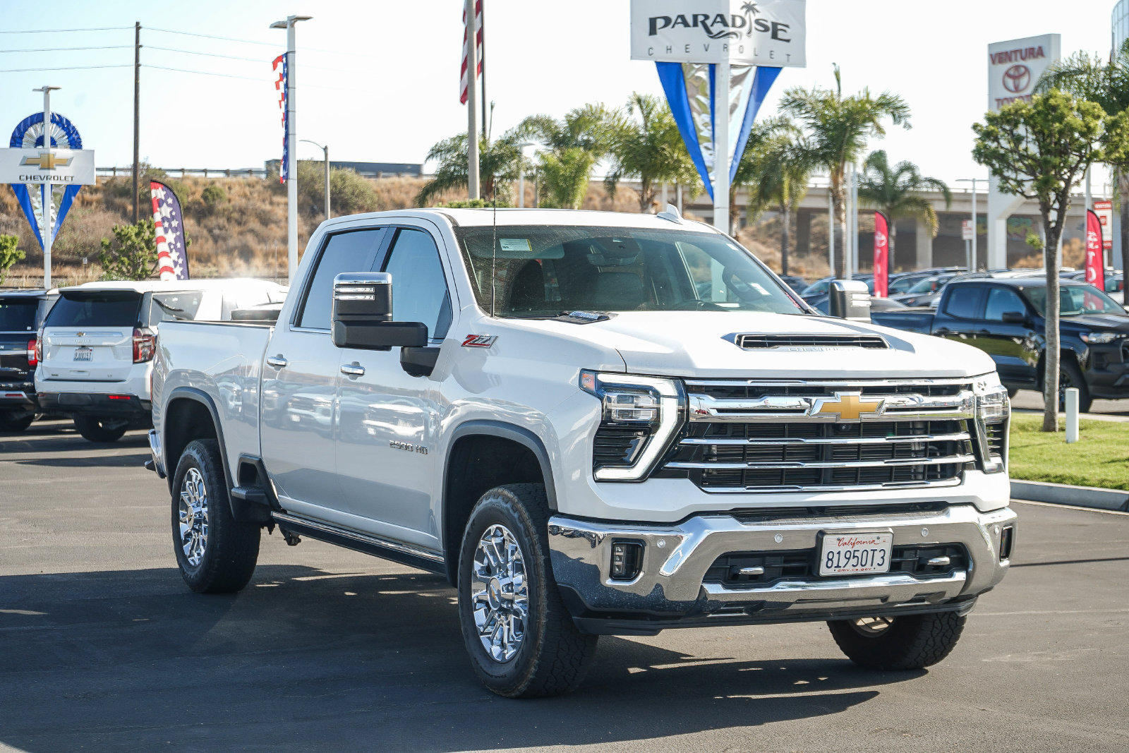 Used 2024 Chevrolet Silverado 2500 LTZ w/ LTZ Premium Package AWD/4WD image 3