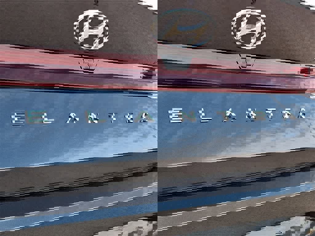 Used 2023 Hyundai Elantra SEL w/ Convenience Package image 32