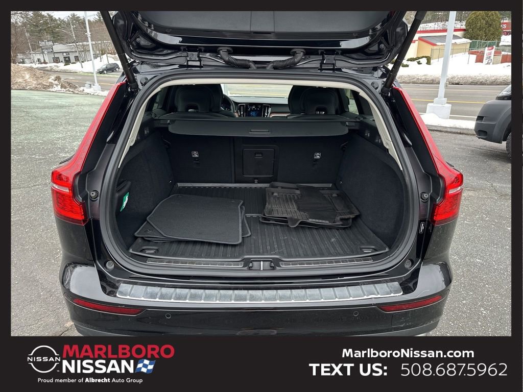 Used 2024 Volvo V60 B5 Cross Country Plus image 15