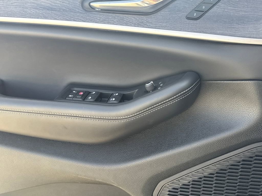 Used 2024 Jeep Grand Cherokee L Limited w/ Luxury Tech Group II image 24