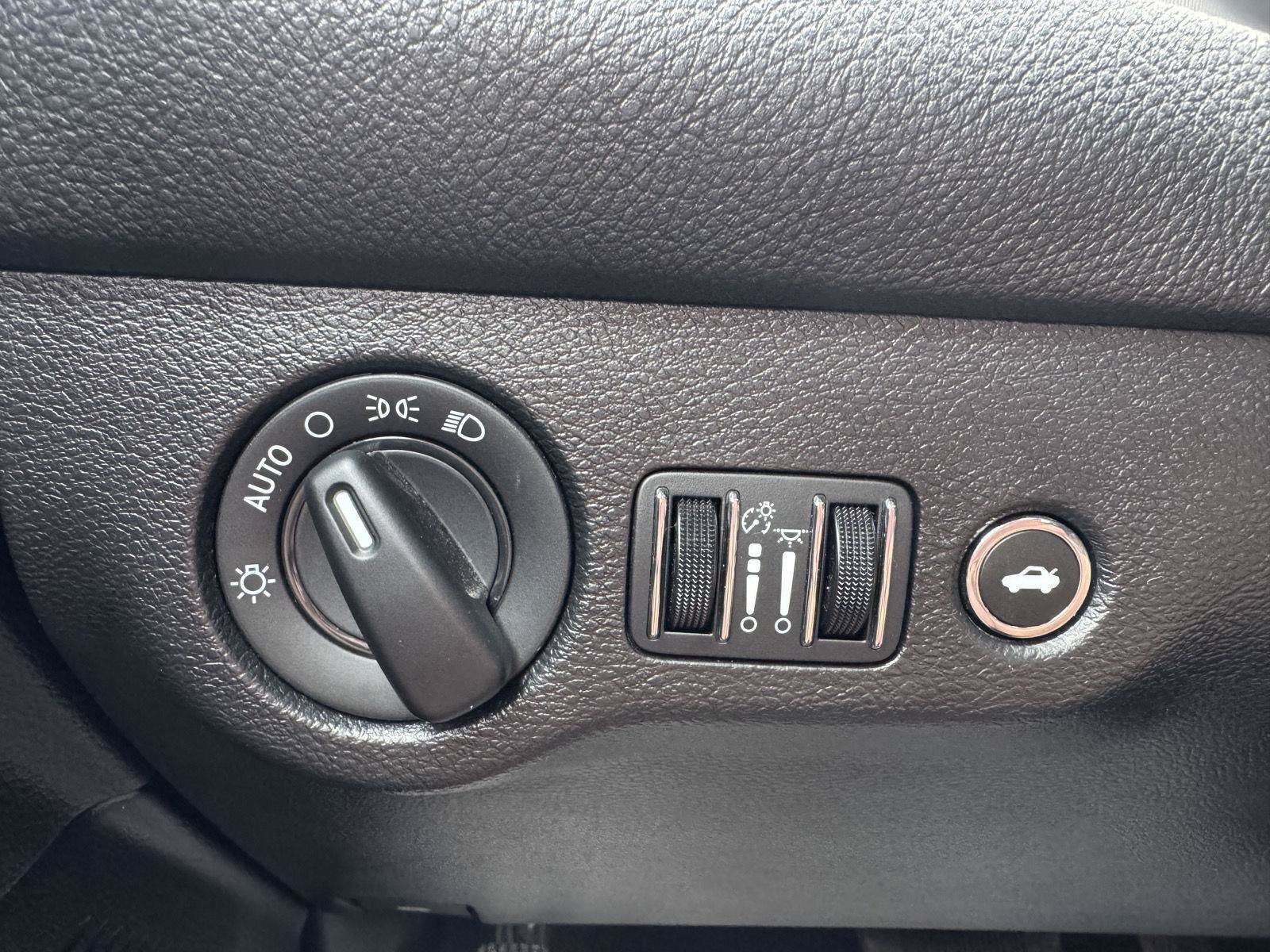 Used 2023 Dodge Challenger R/T RWD image 17