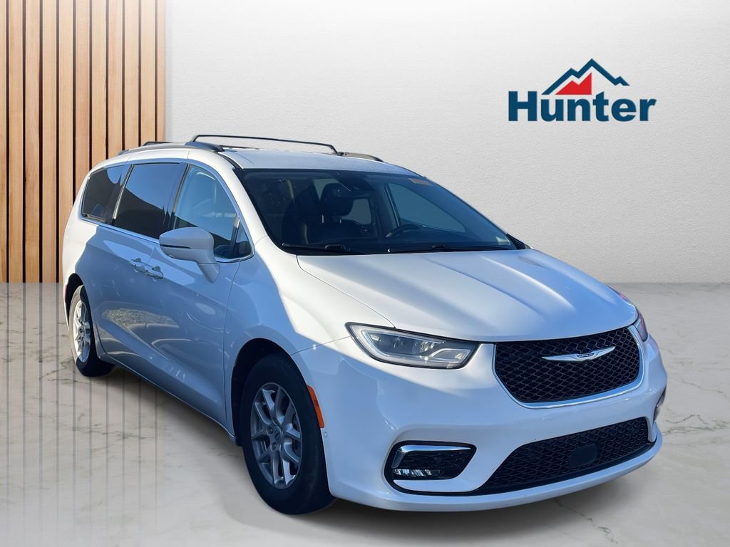 Used 2022 Chrysler Pacifica Touring-L w/ Uconnect Theater Family Group