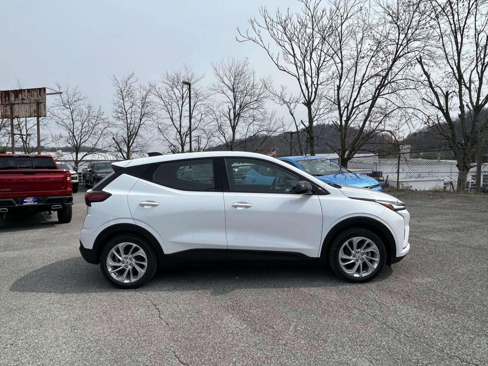 New 2027 Chevrolet Bolt LT w/ Comfort Package FWD image 2