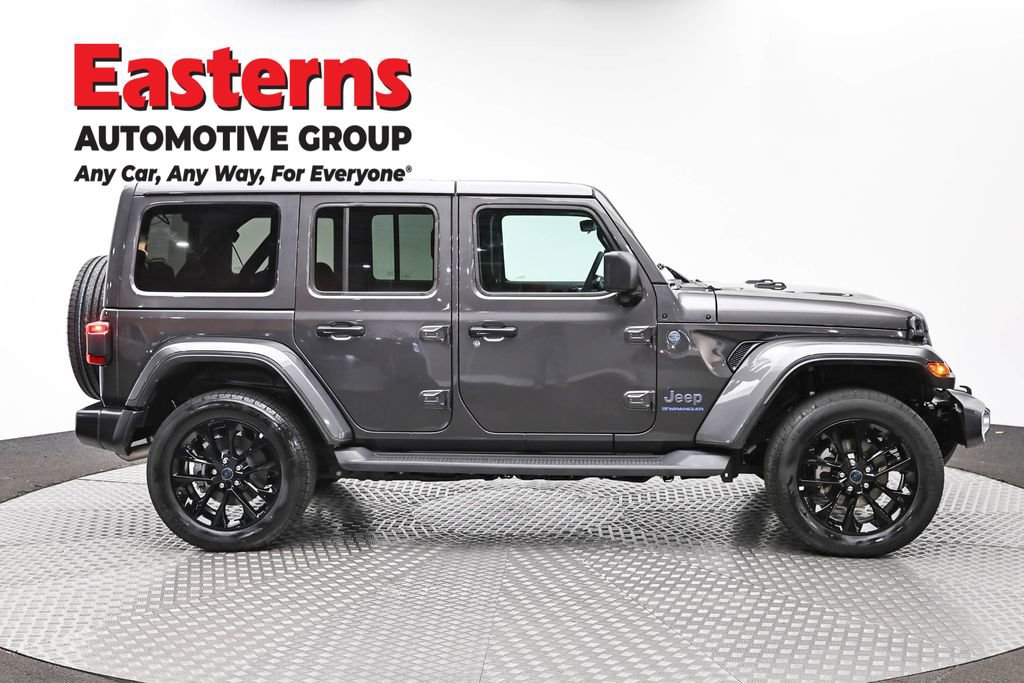 Used 2025 Jeep Wrangler Unlimited Sahara AWD/4WD image 4