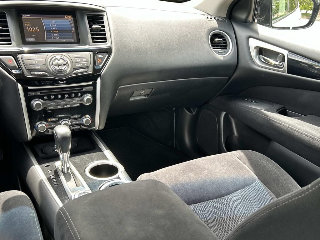 Used 2014 Nissan Pathfinder SV AWD/4WD image 24