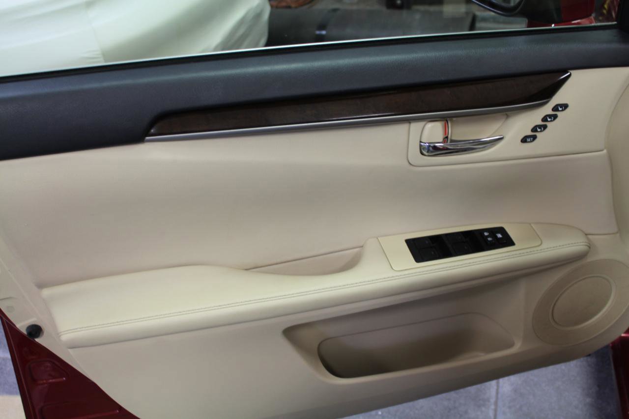 Used 2013 Lexus ES 350 w/ Luxury Pkg image 21