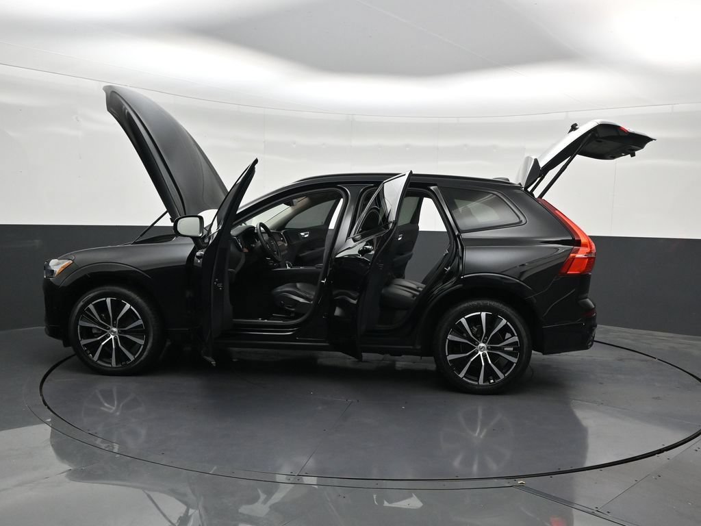 Certified 2024 Volvo XC60 B5 Plus AWD/4WD image 33