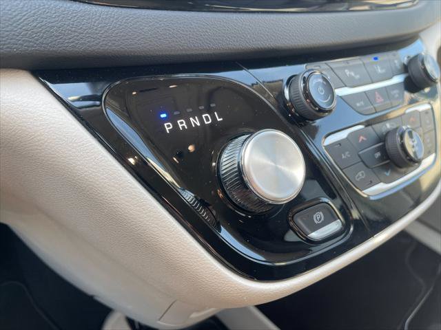 Used 2024 Chrysler Pacifica Touring-L image 24