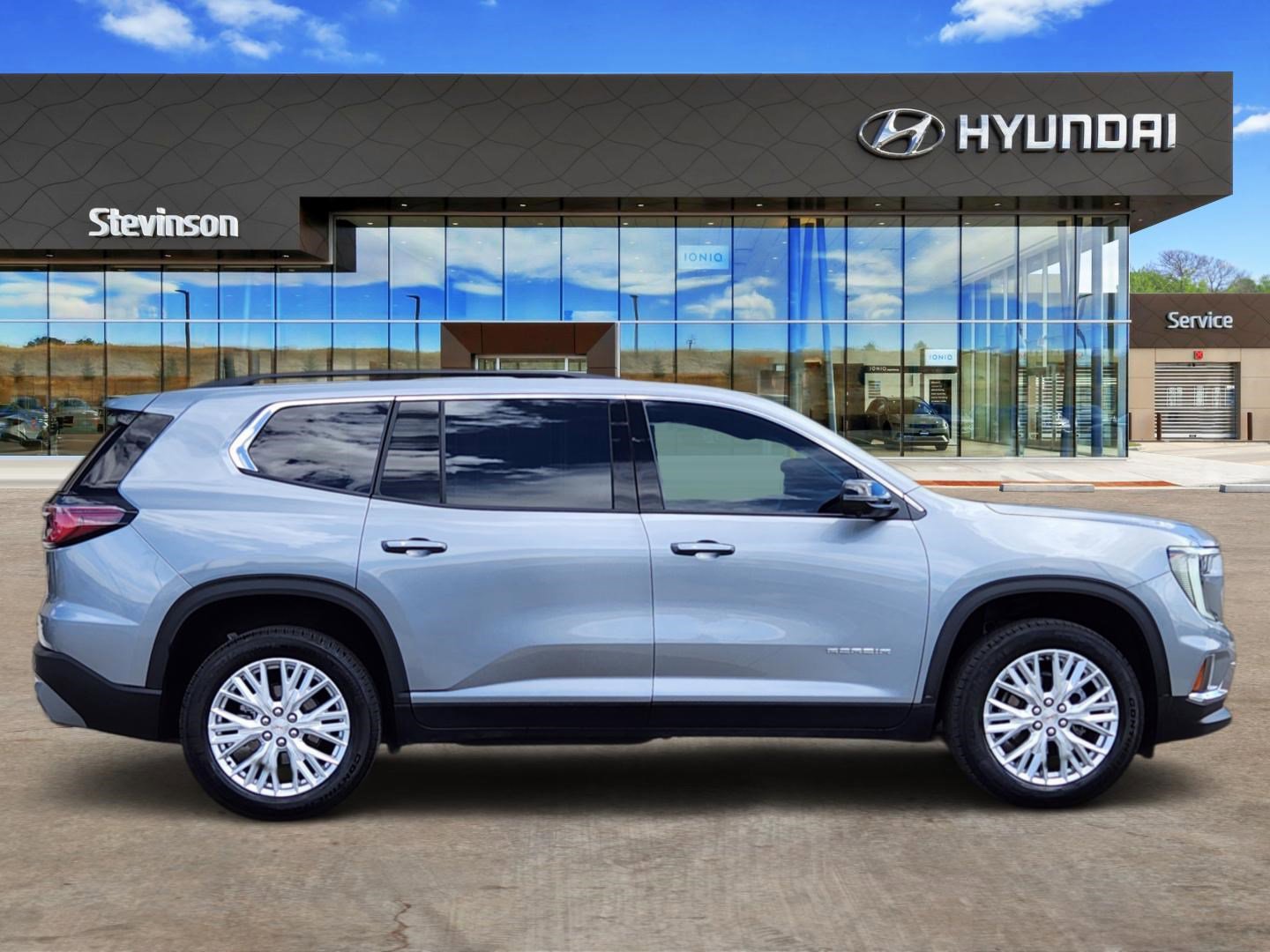 Used 2024 GMC Acadia Elevation w/ Luxury Package image 4