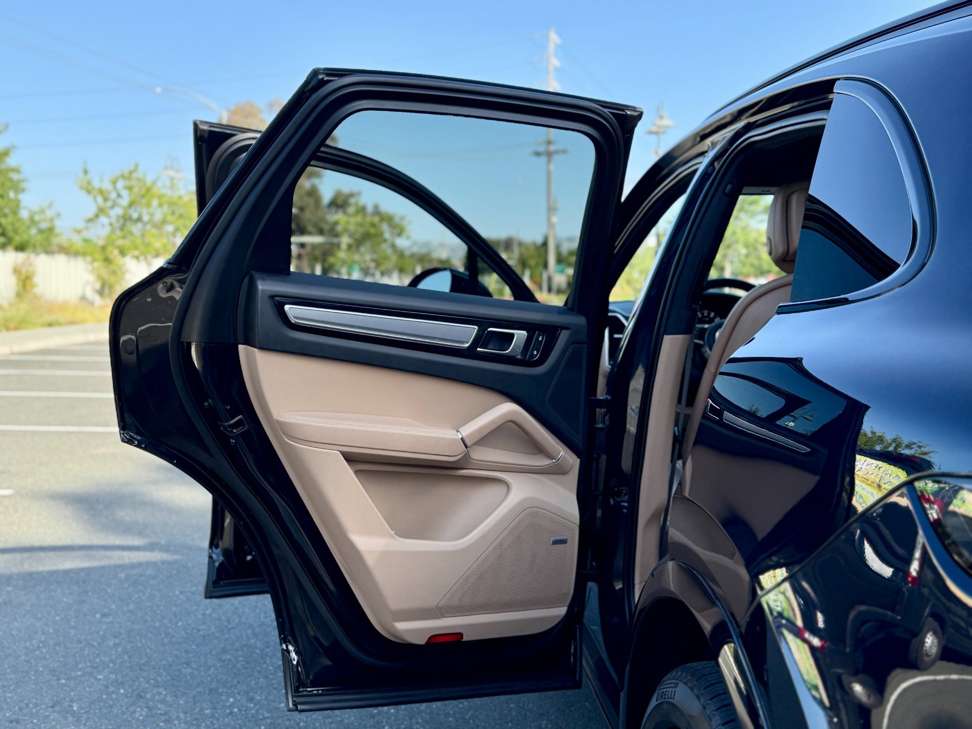 Used 2022 Porsche Cayenne Platinum Edition image 33