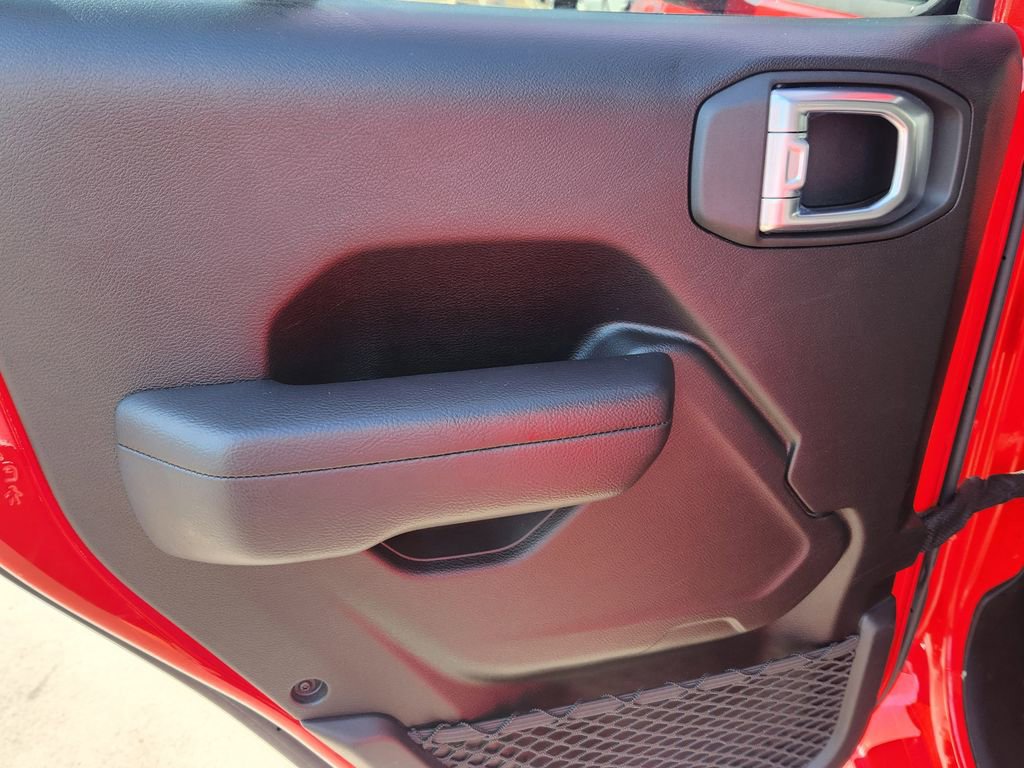 Used 2024 Jeep Gladiator Rubicon w/ Convenience Group image 13