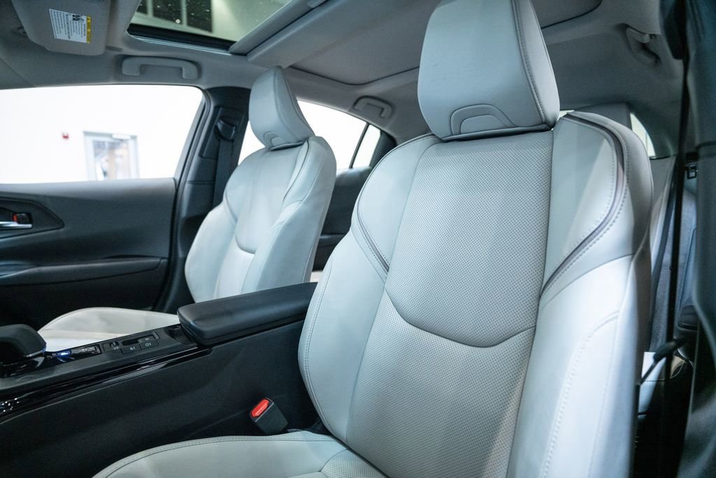 Used 2024 Toyota Prius XLE image 6