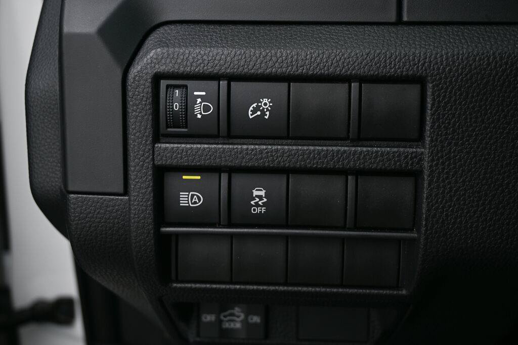 Used 2024 Toyota Tacoma SR AWD/4WD image 9