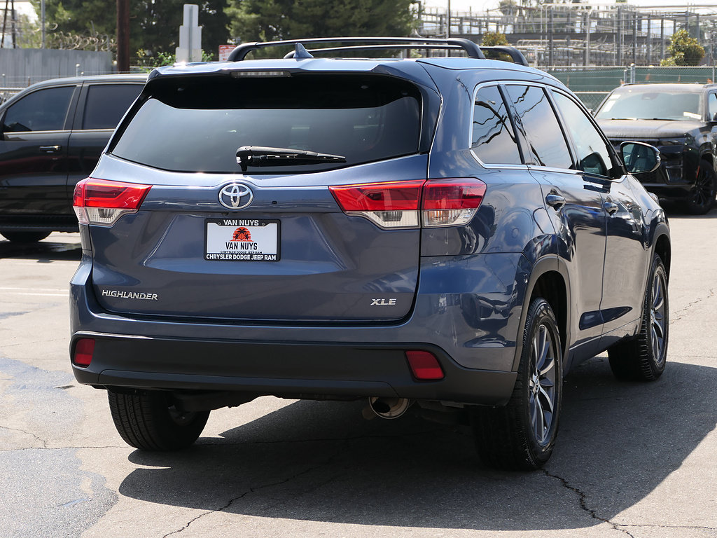 Used 2018 Toyota Highlander XLE FWD image 3