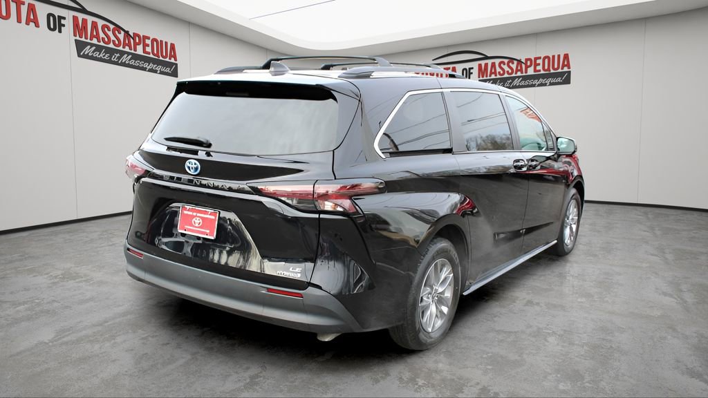 Certified 2023 Toyota Sienna LE image 5