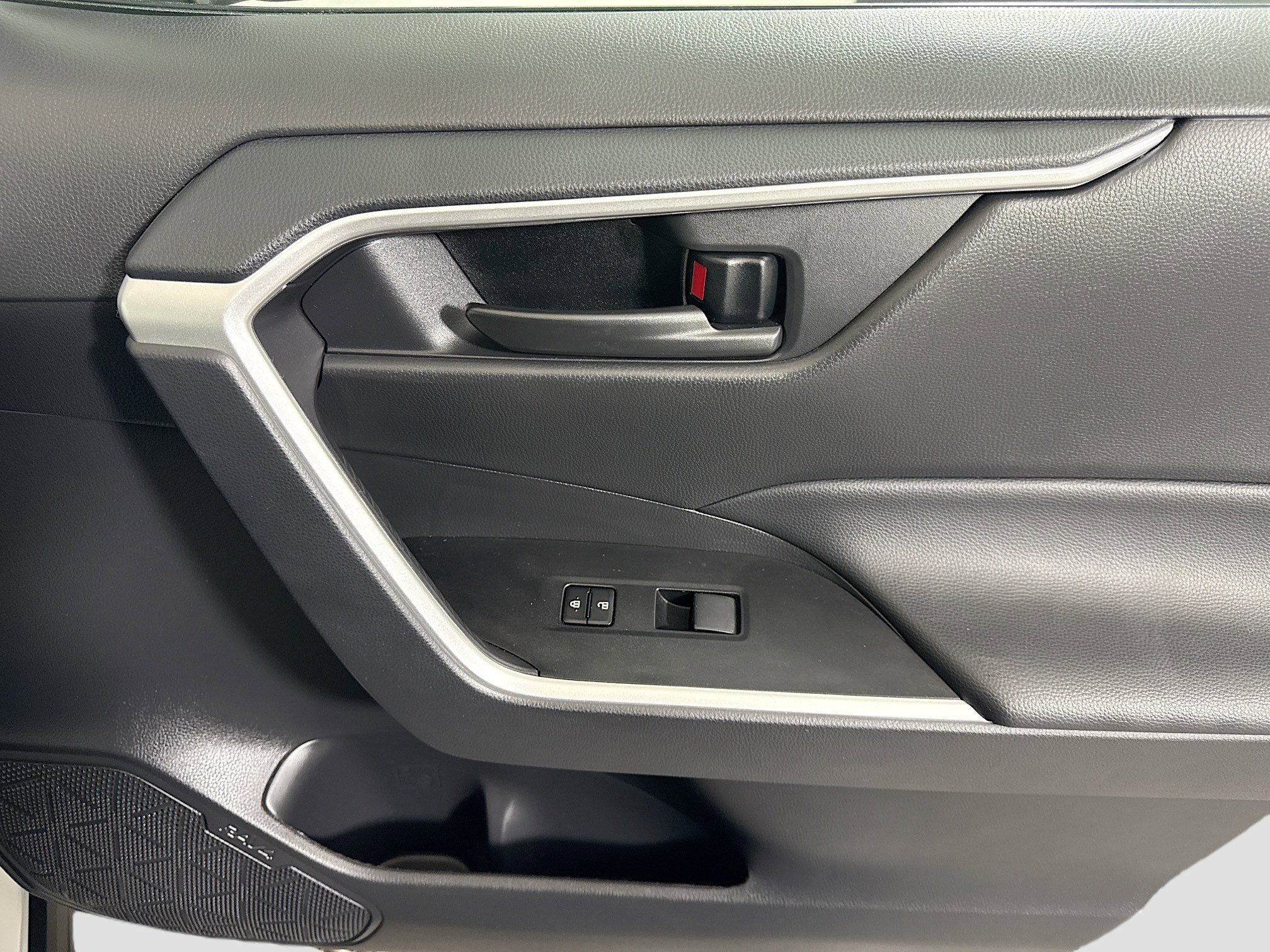 Used 2024 Toyota RAV4 LE image 30