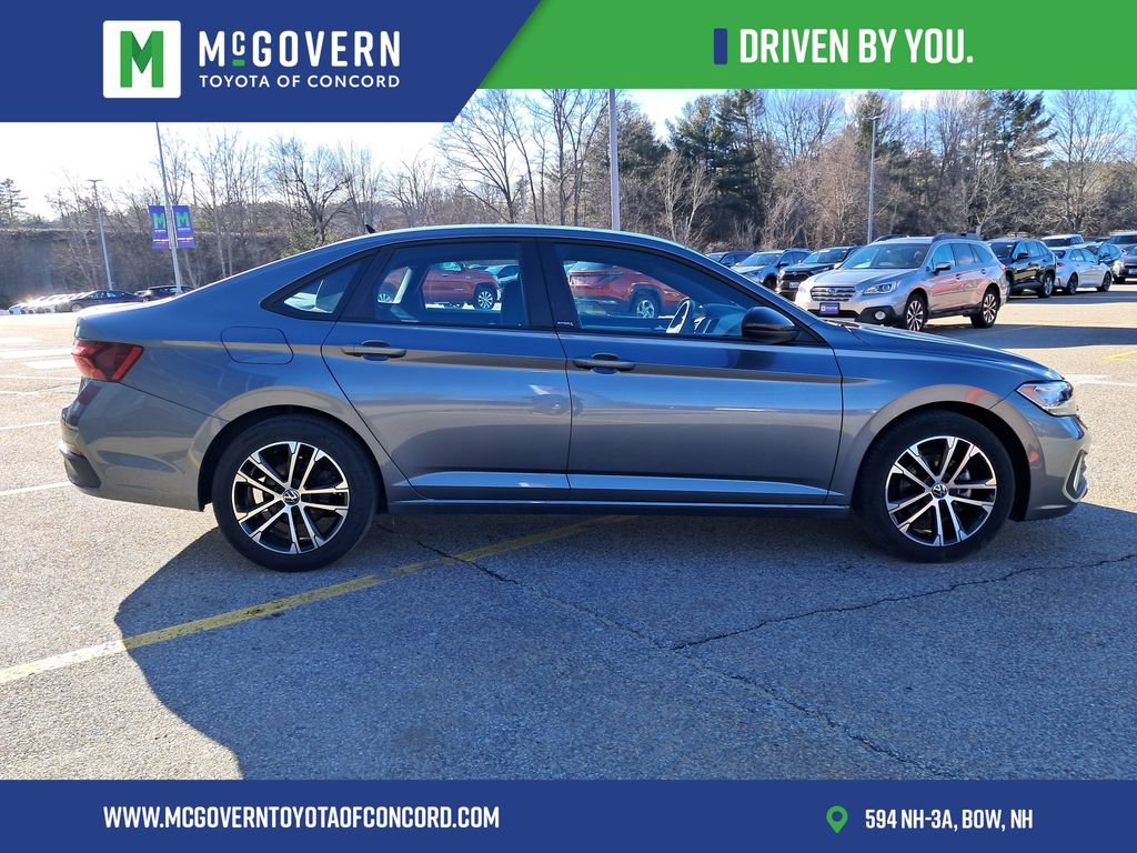 Used 2024 Volkswagen Jetta Sport image 6