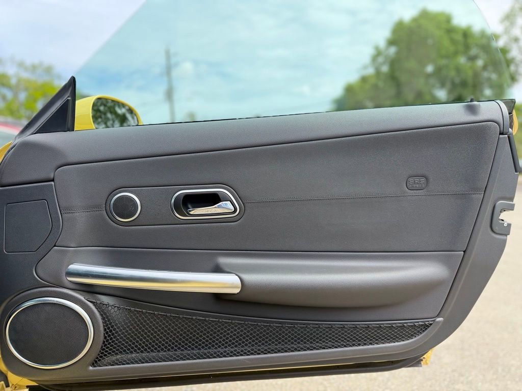 Used 2005 Chrysler Crossfire Limited image 24