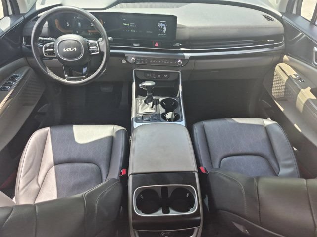 Used 2025 Kia Carnival FWD image 26