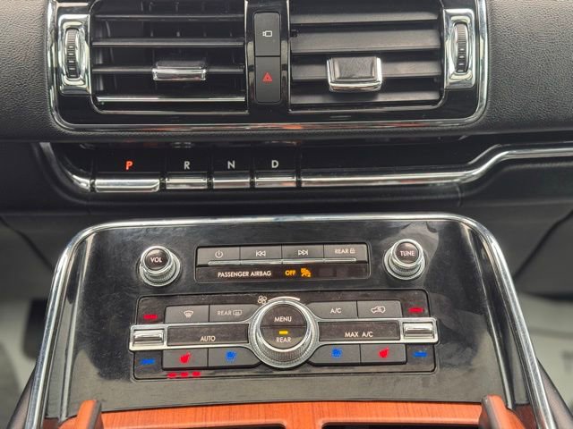 Used 2019 Lincoln Navigator L Reserve AWD/4WD image 18