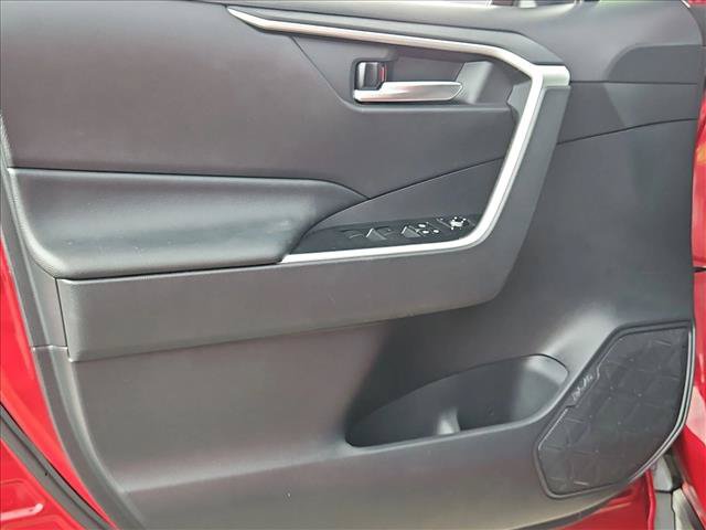 Used 2019 Toyota RAV4 XLE w/ Convenience Package FWD image 11