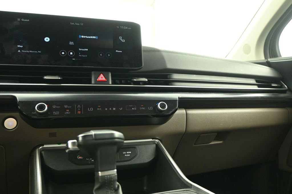 Used 2025 Kia Carnival FWD image 18