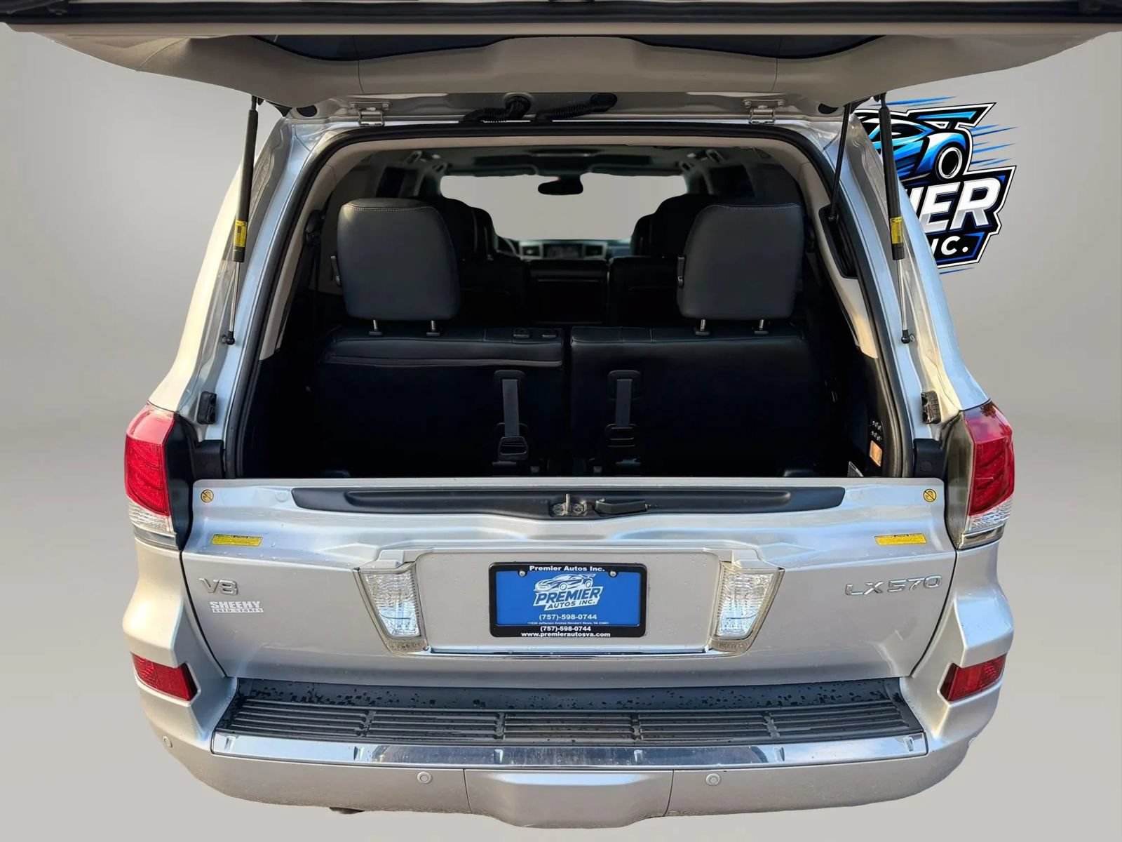 Used 2013 Lexus LX 570 4WD w/ Luxury Pkg image 7