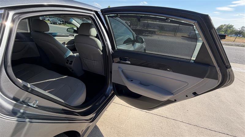 Used 2018 Hyundai Sonata Limited w/ Limited Ultimate Package 03 FWD image 16