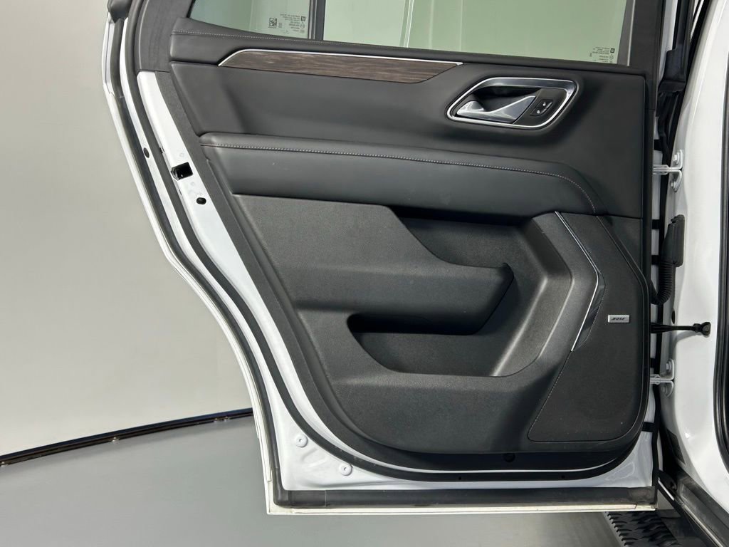 Used 2023 Chevrolet Tahoe Z71 w/ Luxury Package AWD/4WD image 19