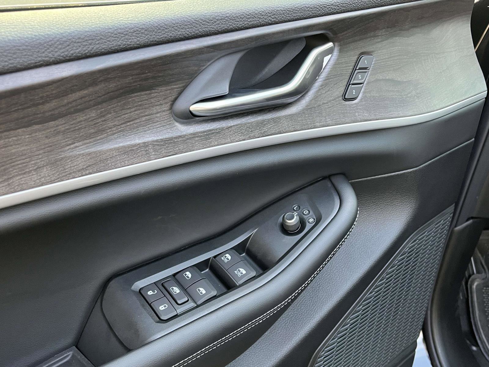 New 2025 Jeep Grand Cherokee Limited AWD/4WD image 6