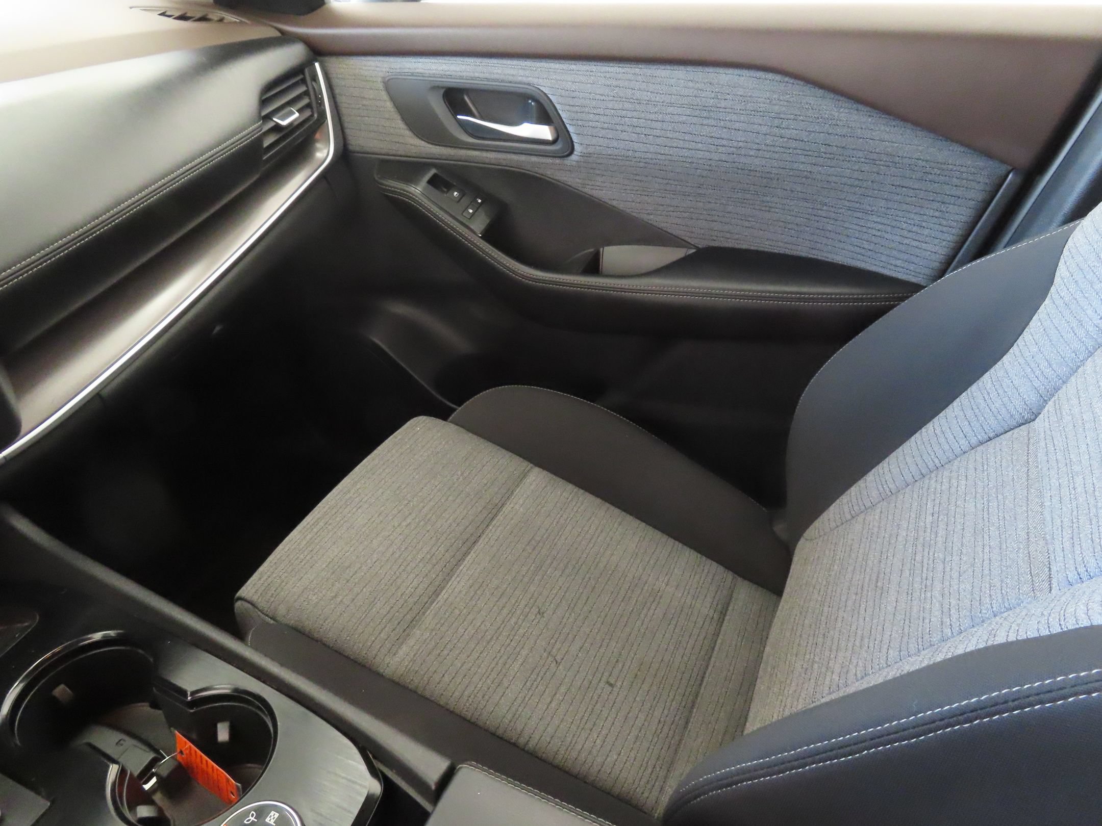 Used 2023 Nissan Rogue SV AWD/4WD image 20
