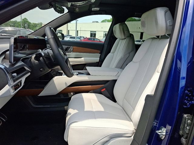 New 2026 Cadillac Vistiq Luxury w/ LPO, Floor Liner Package AWD/4WD image 8
