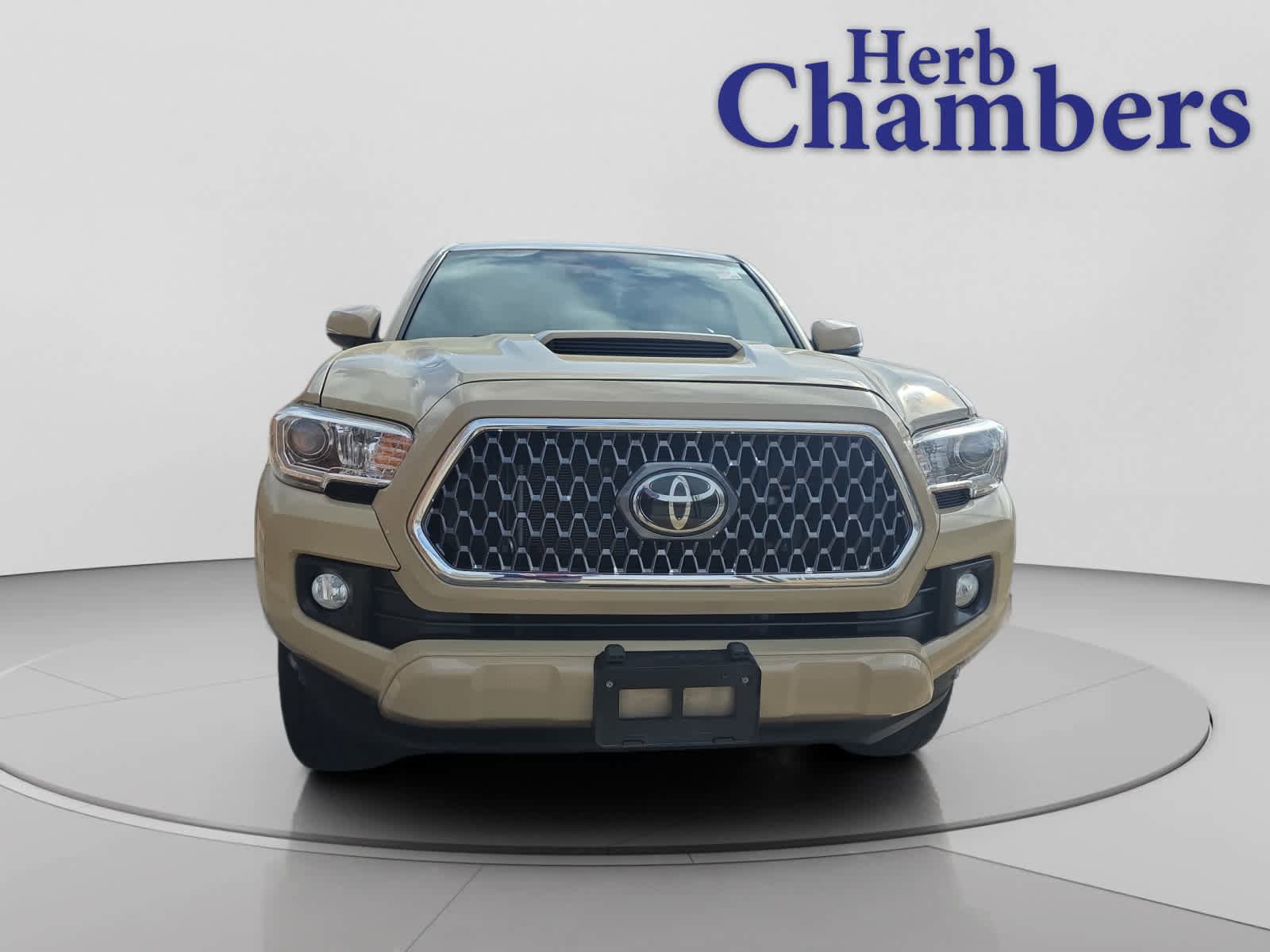 Used 2019 Toyota Tacoma TRD Sport AWD/4WD image 2