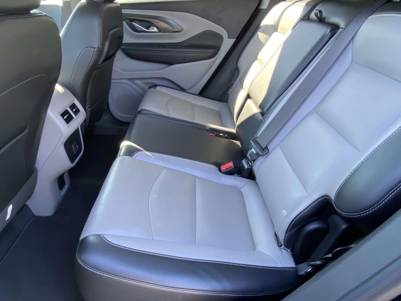 Used 2023 GMC Terrain SLT image 10