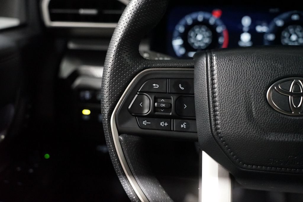 Used 2025 Toyota 4Runner Limited AWD/4WD image 15