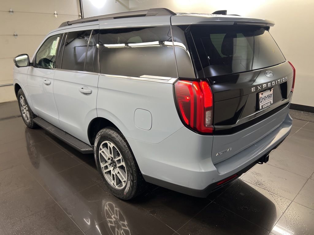 New 2026 Ford Expedition Active image 4