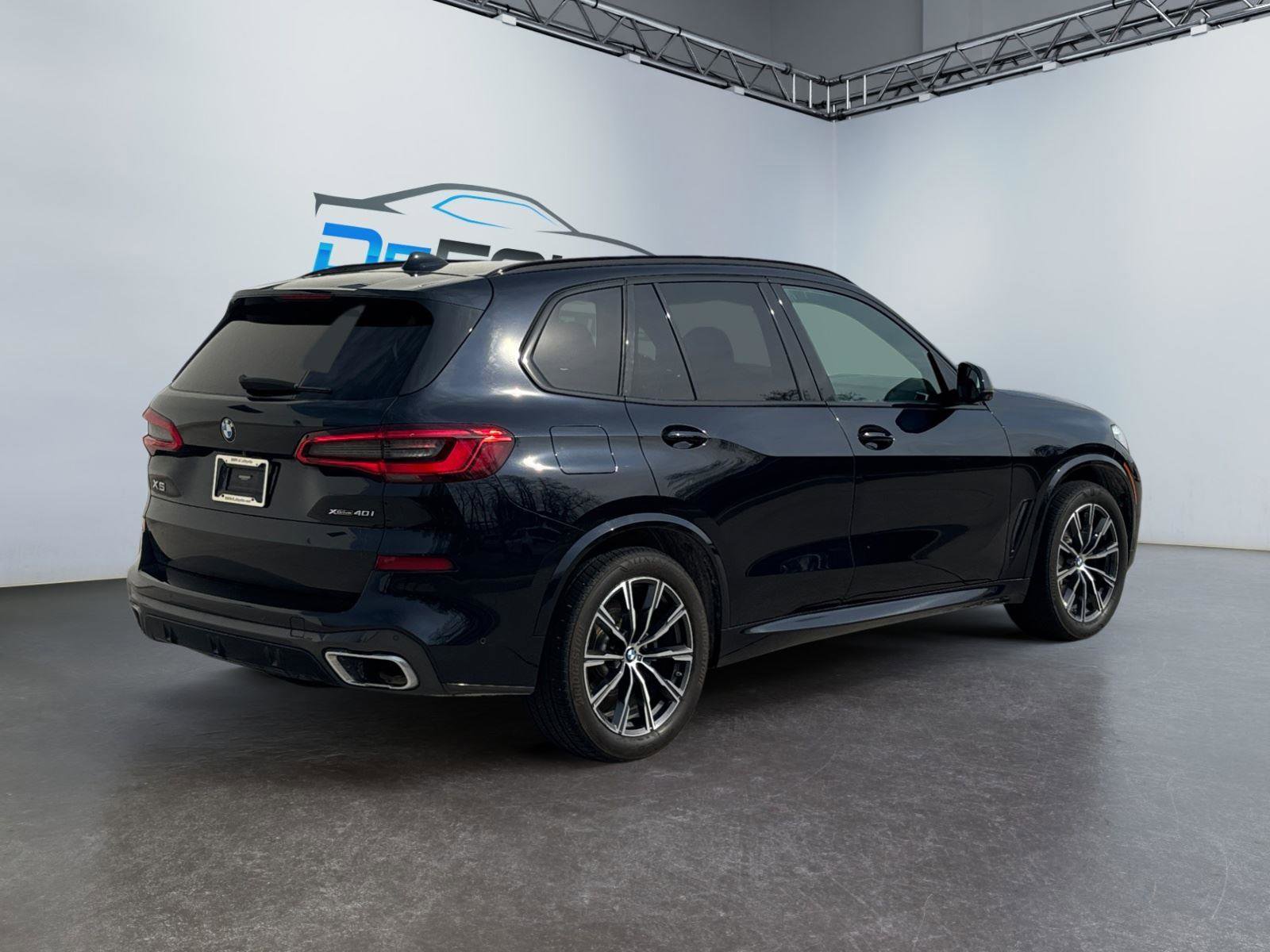 Used 2019 BMW X5 xDrive40i w/ M Sport Package image 3
