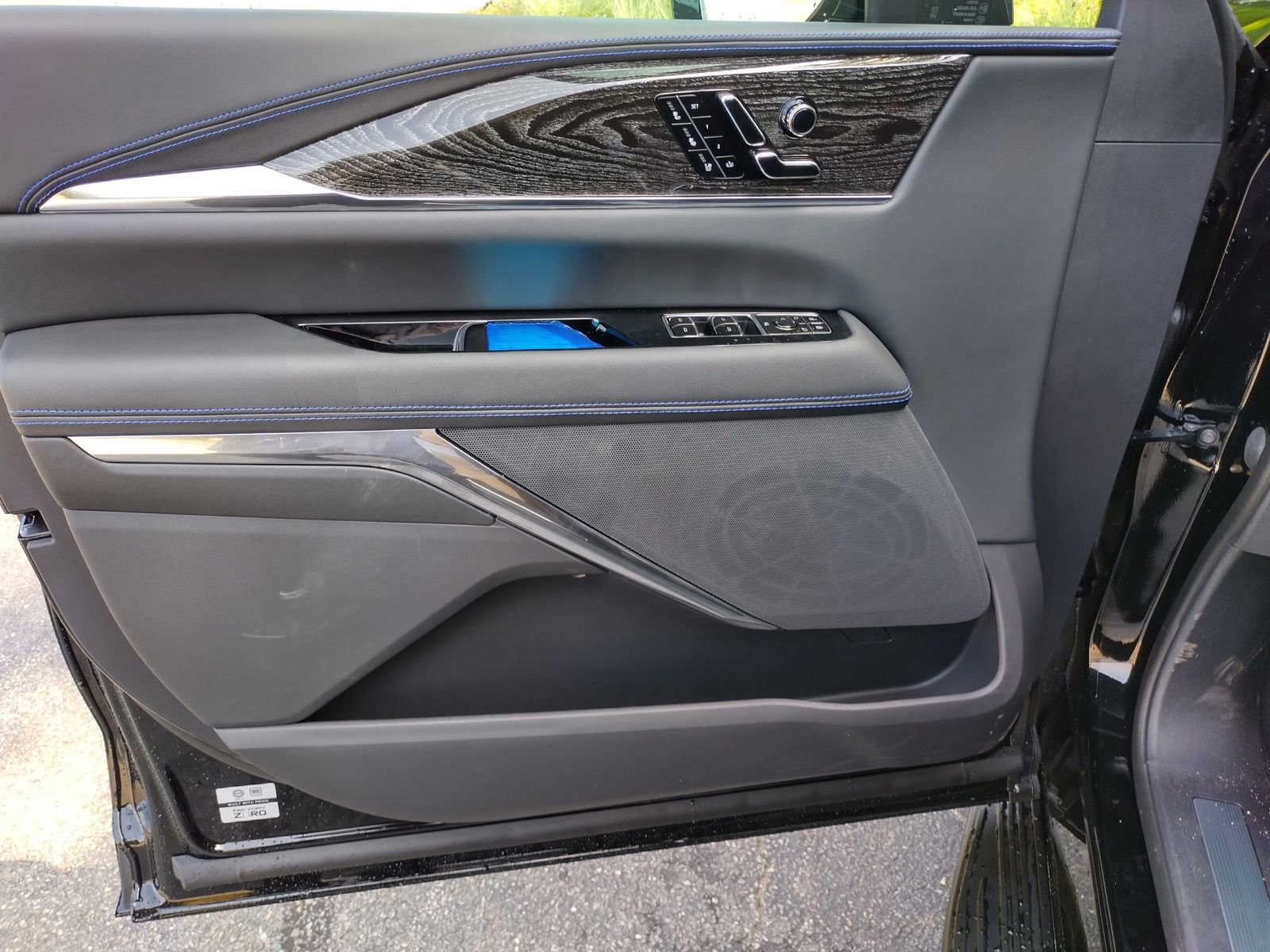 New 2026 Cadillac Escalade IQL Luxury image 10