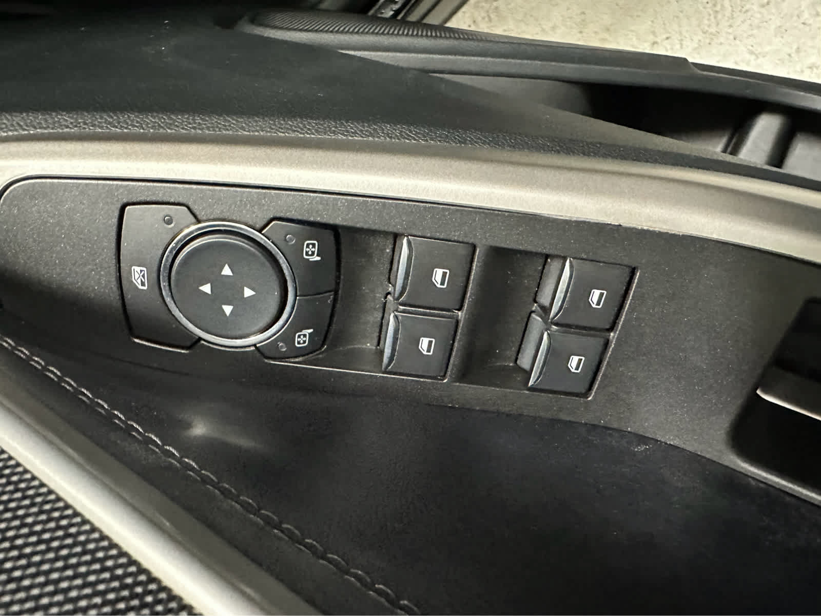 Certified 2022 Ford Explorer XLT w/ Equipment Group 202A AWD/4WD image 17