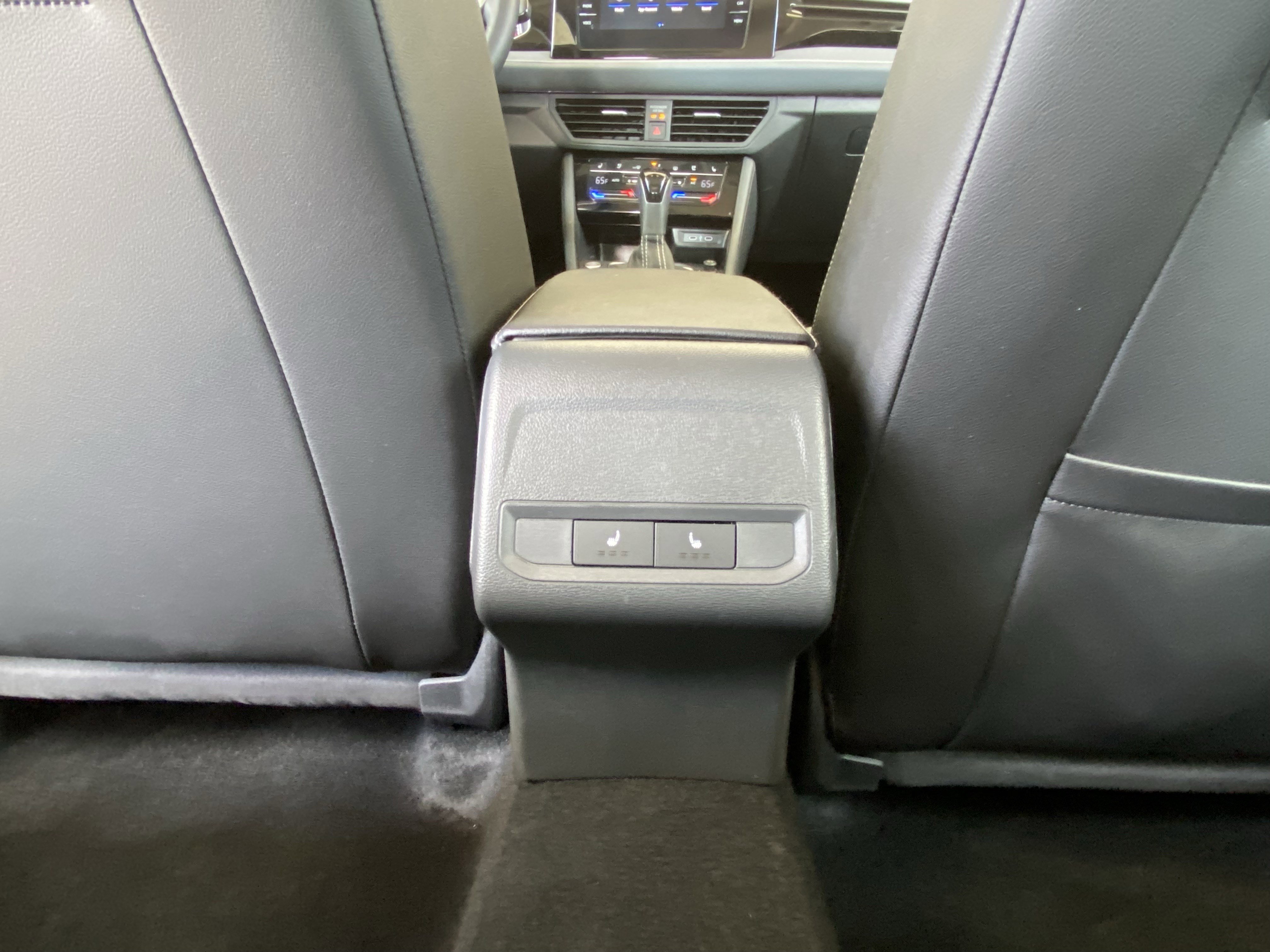 Certified 2025 Volkswagen Jetta SEL image 31