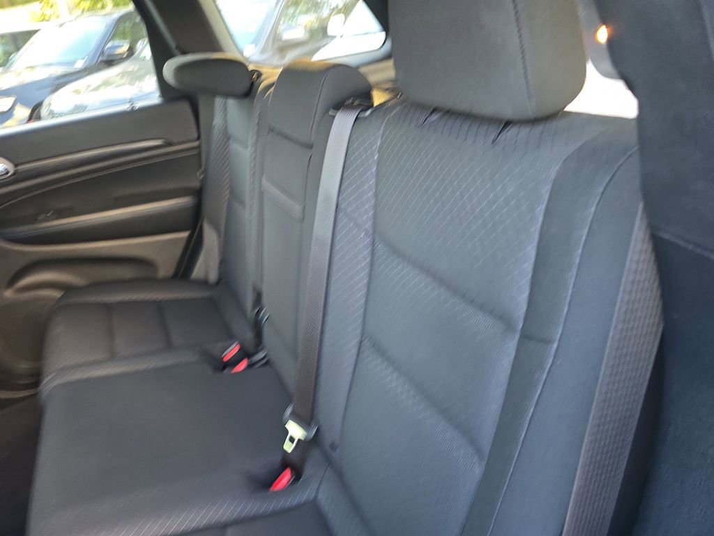 Used 2019 Jeep Grand Cherokee Laredo image 10