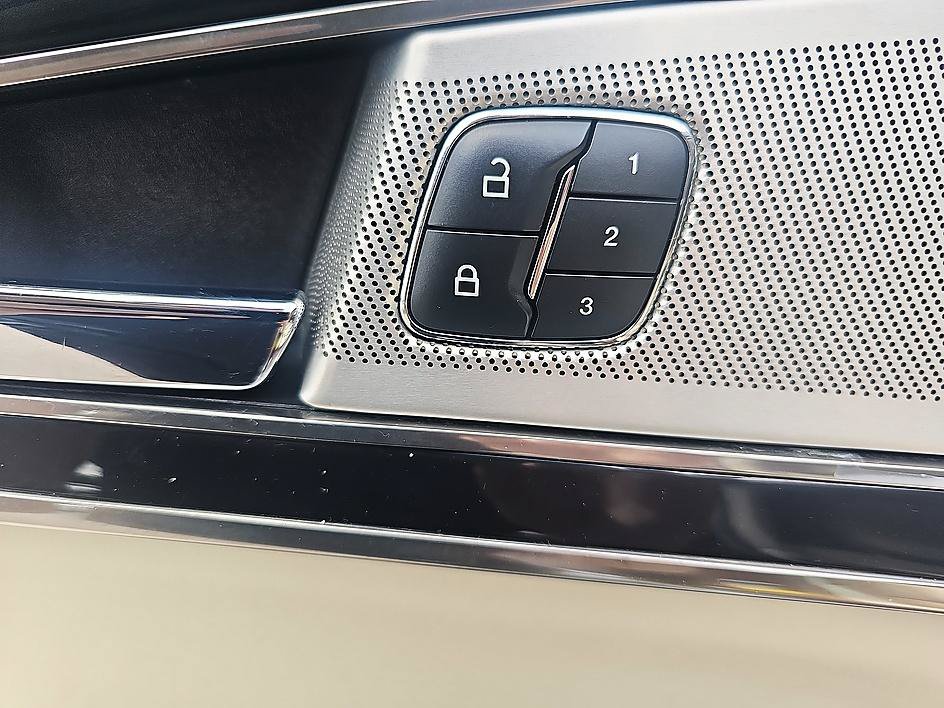 Used 2017 Lincoln MKX Black Label w/ Driver Assistance Package FWD image 12