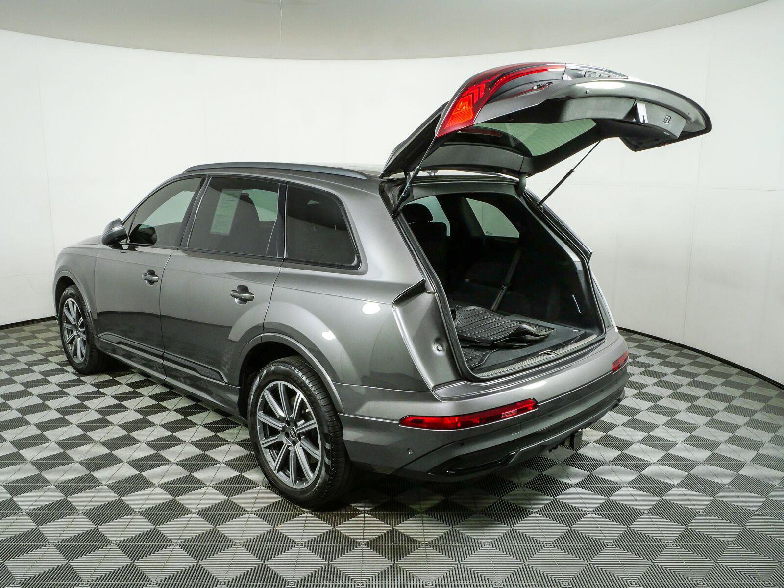 Used 2023 Audi Q7 2.0T Premium Plus w/ Premium Plus Package AWD/4WD image 37