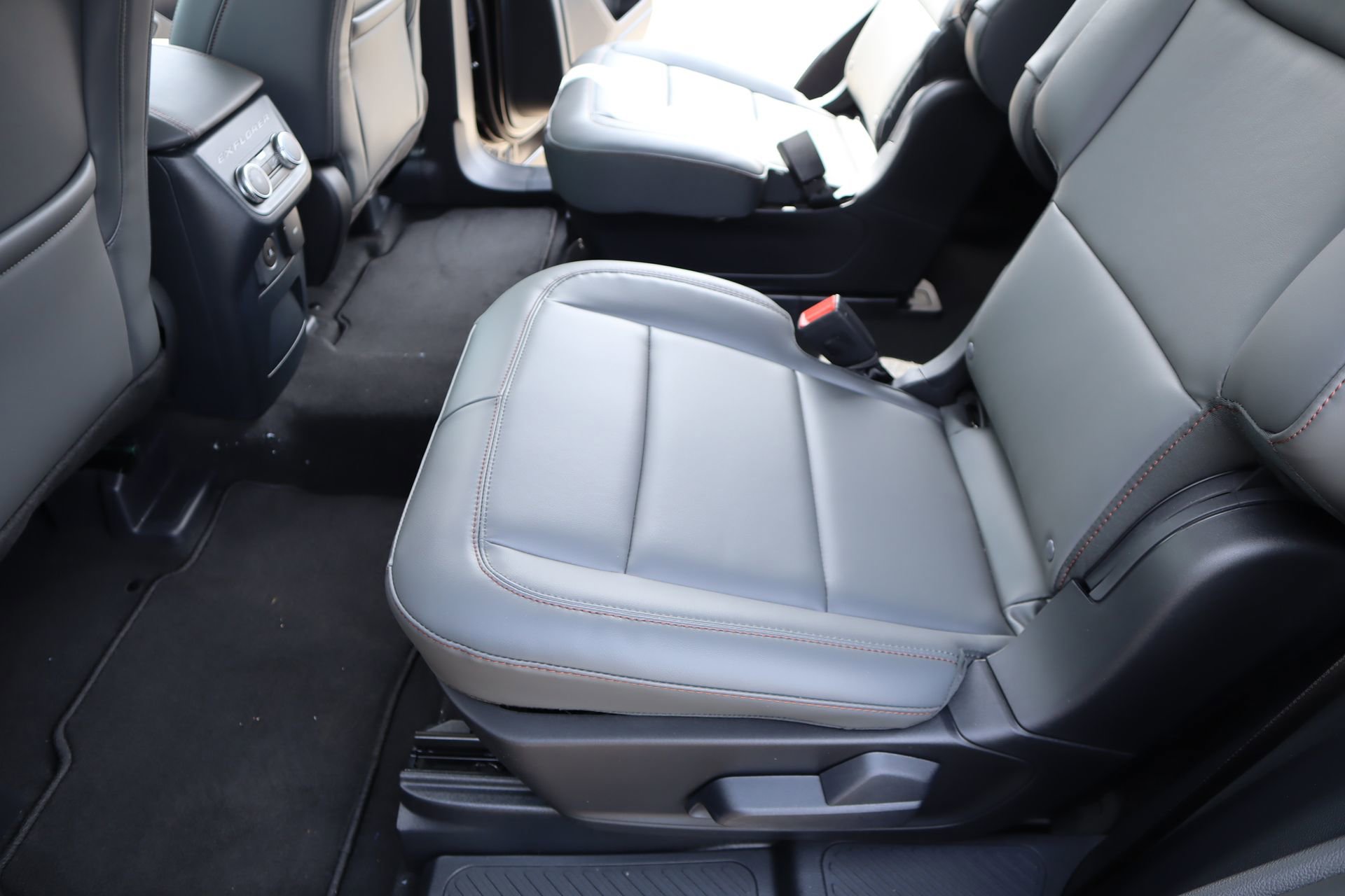 New 2026 Ford Explorer Active w/ Active Comfort Package AWD/4WD image 14