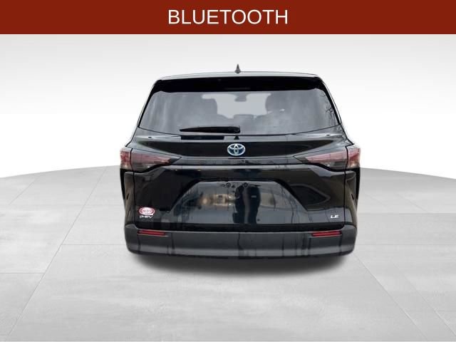 Used 2025 Toyota Sienna LE FWD image 6
