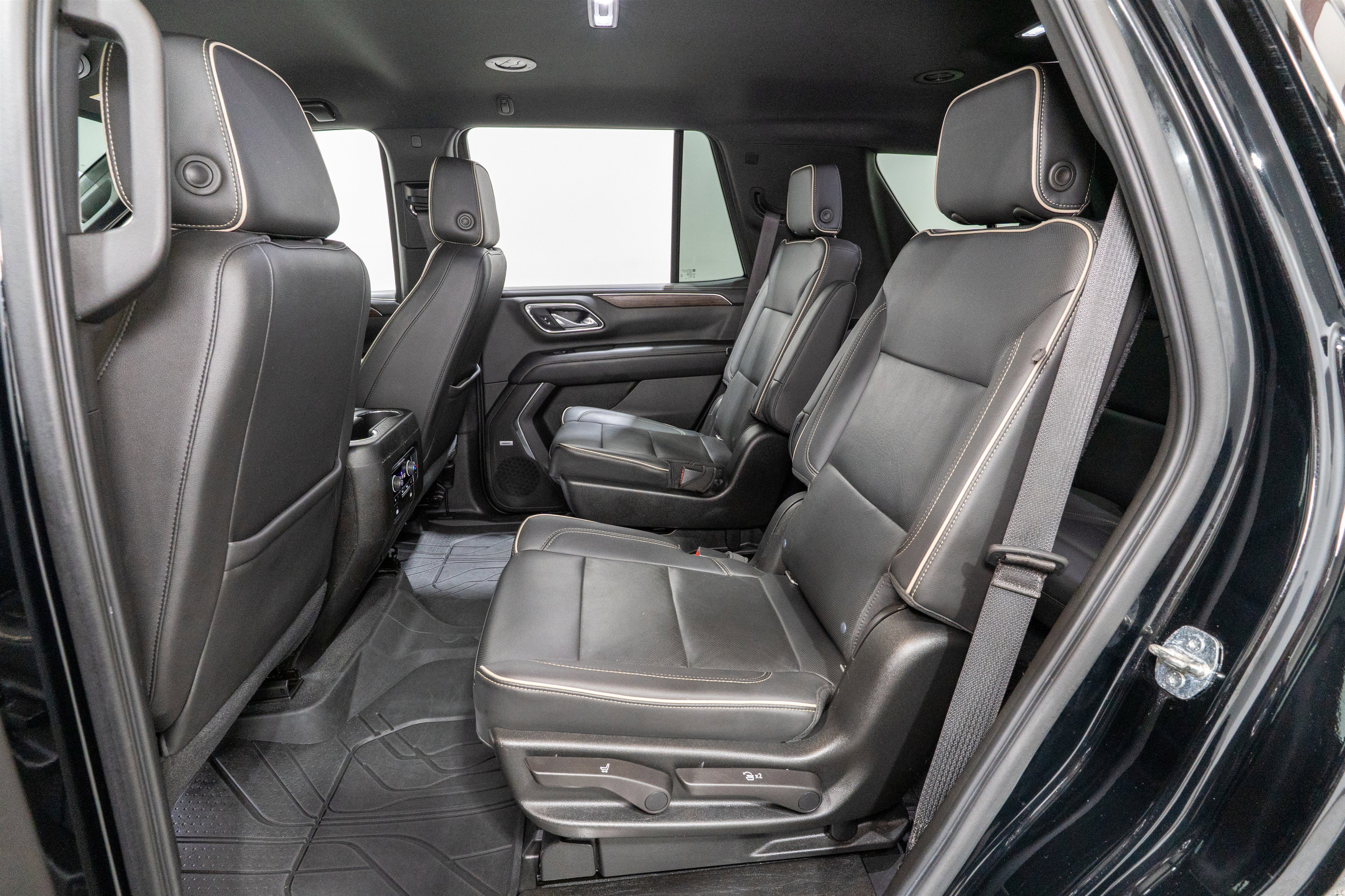 Used 2021 Chevrolet Tahoe Premier AWD/4WD image 32