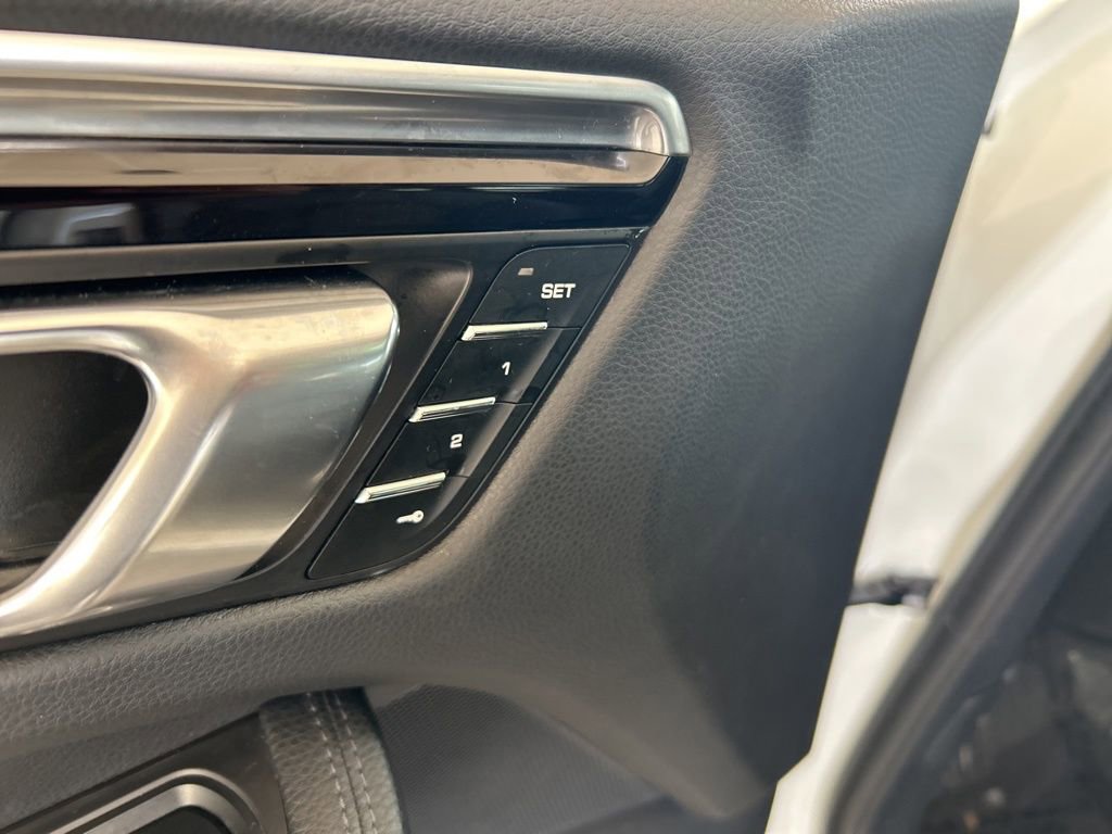 Used 2022 Porsche Macan image 37