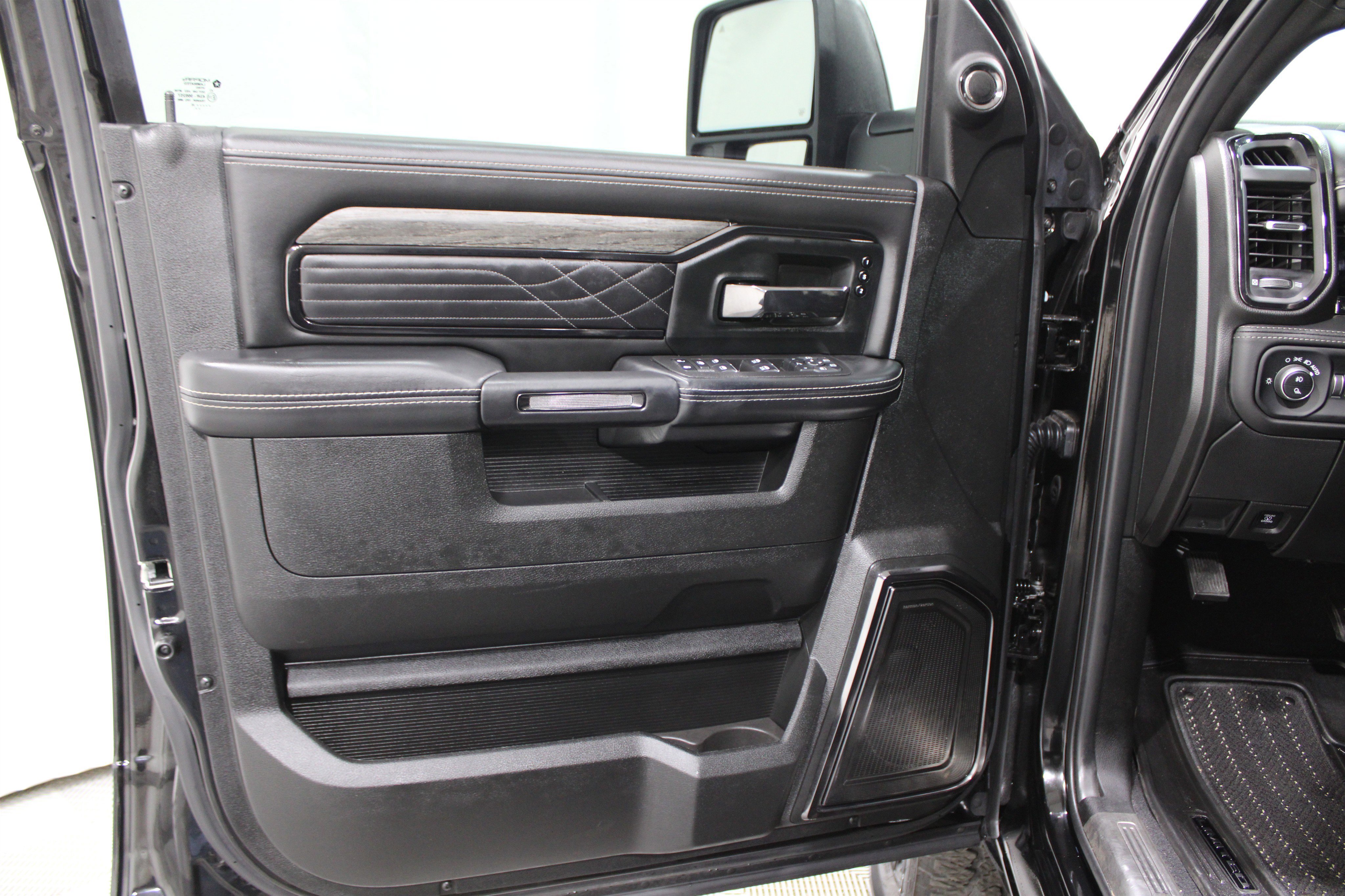 Used 2025 RAM 2500 Limited image 6