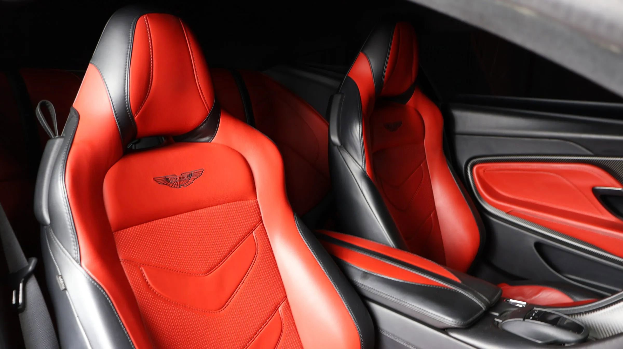 Used 2019 Aston Martin DBS Superleggera RWD image 18
